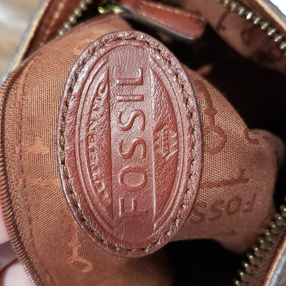 Fossil crossbody bucket style leather bag and wallet - Picture 11 of 14